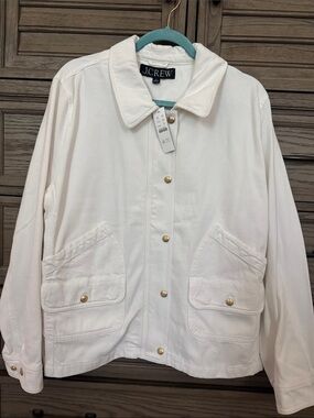 NWT, JCrew white denim jacket . Women’s
Size 2X.